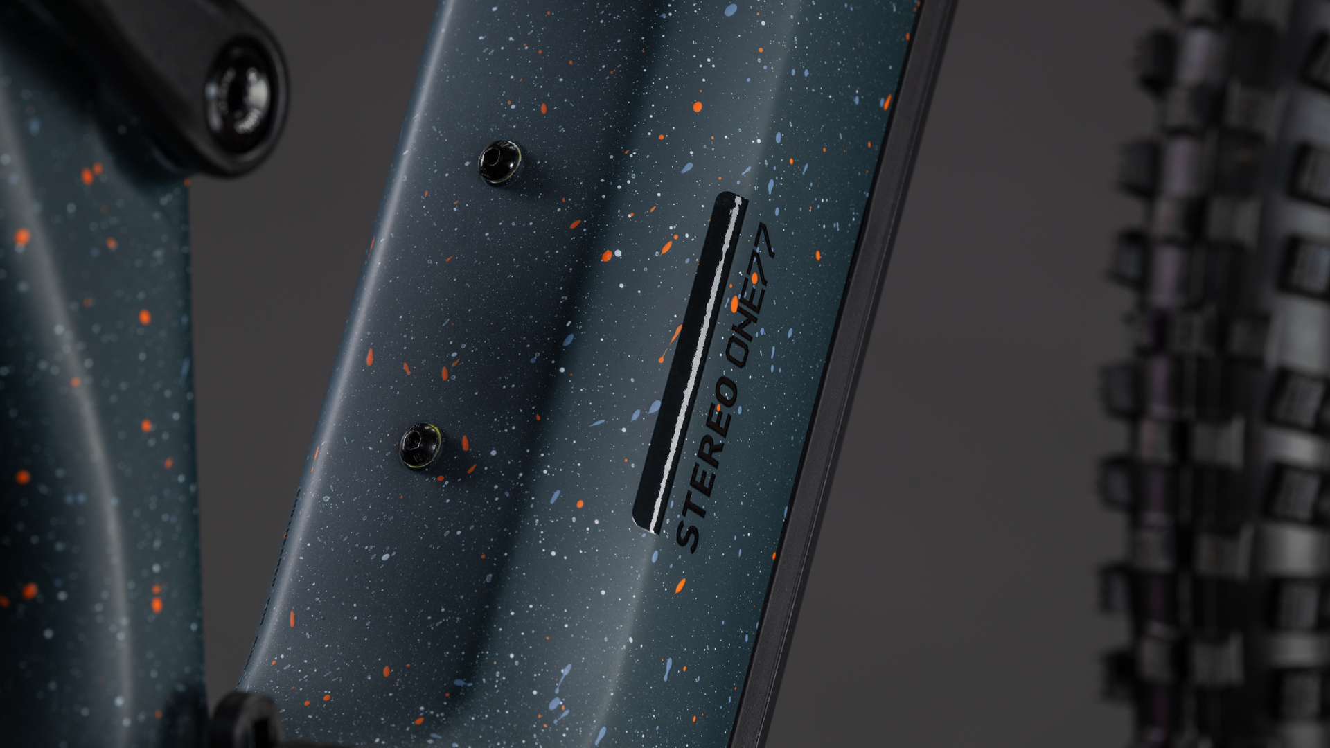 Stereo Hybrid ONE77 HPC SLT 800 galaxy´n´orange