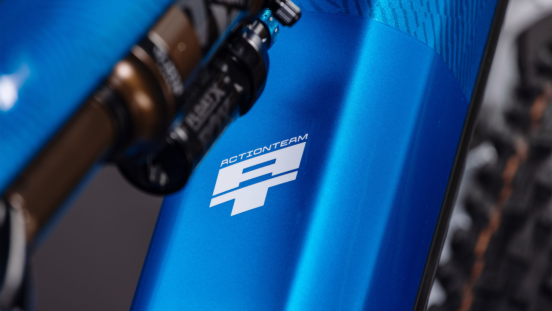 Stereo Hybrid ONE44 HPC AT 800 actionteam