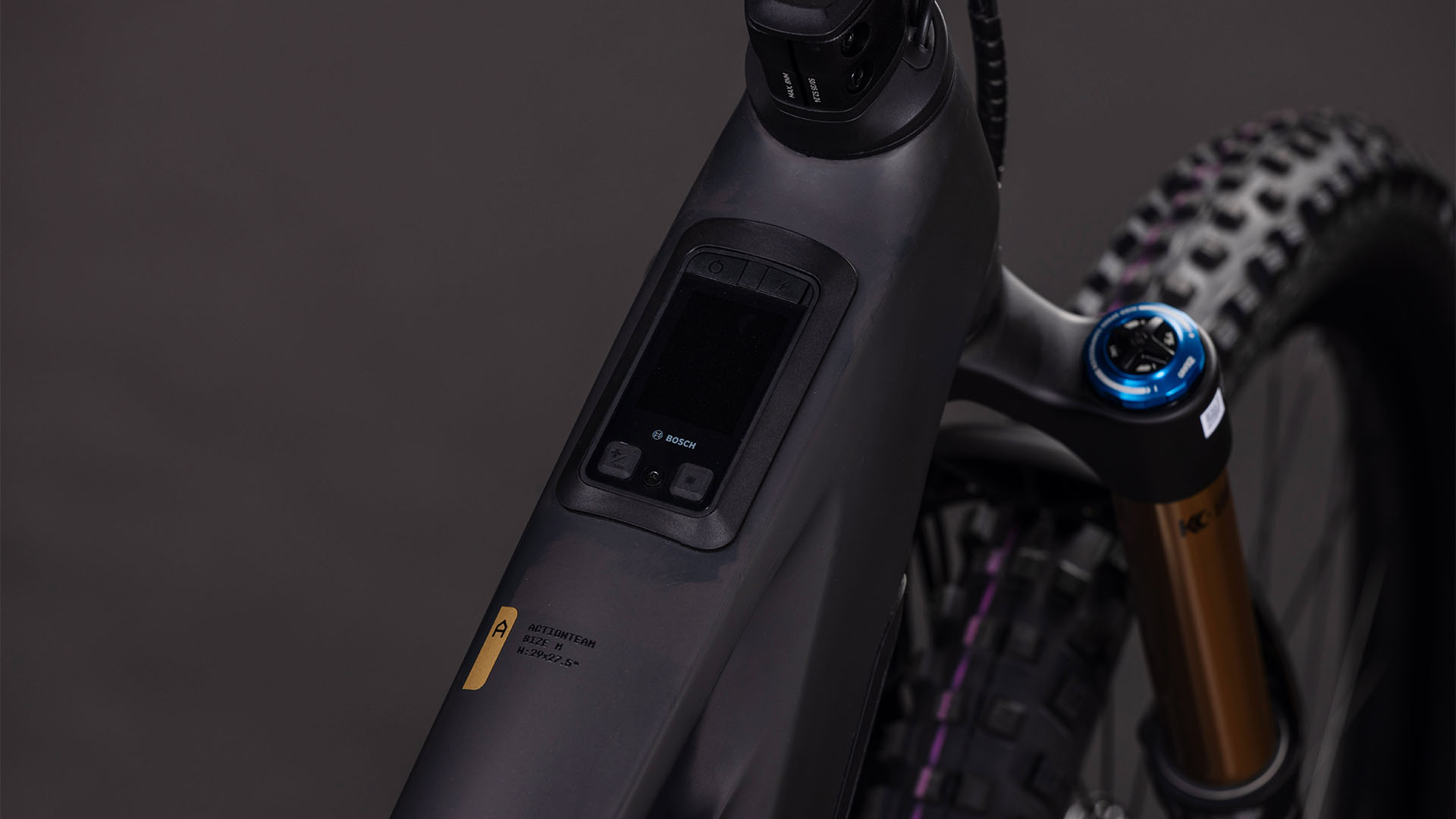 Stereo Hybrid ONE77 HPC AT 800 carbon´n´gold