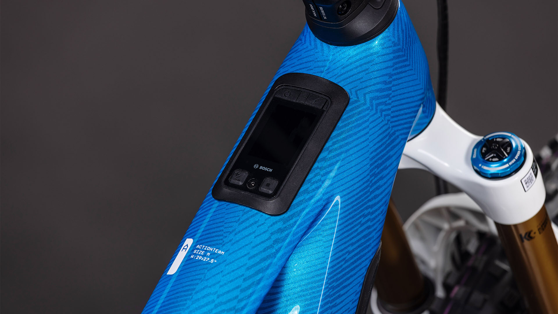 Stereo Hybrid ONE77 HPC AT 800 actionteam