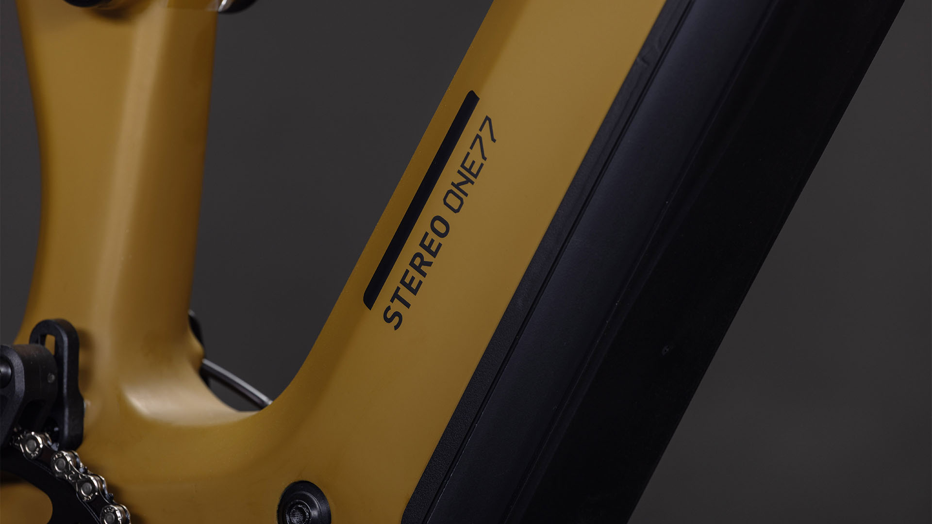 Stereo Hybrid ONE77 HPC Race 800 willowgreen´n´black
