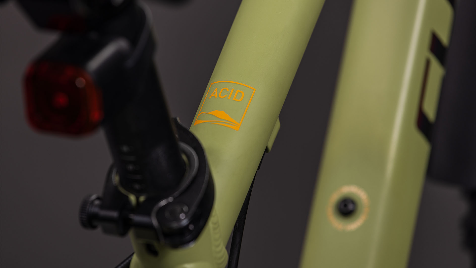 Acid 200 FE lightolive´n´orange