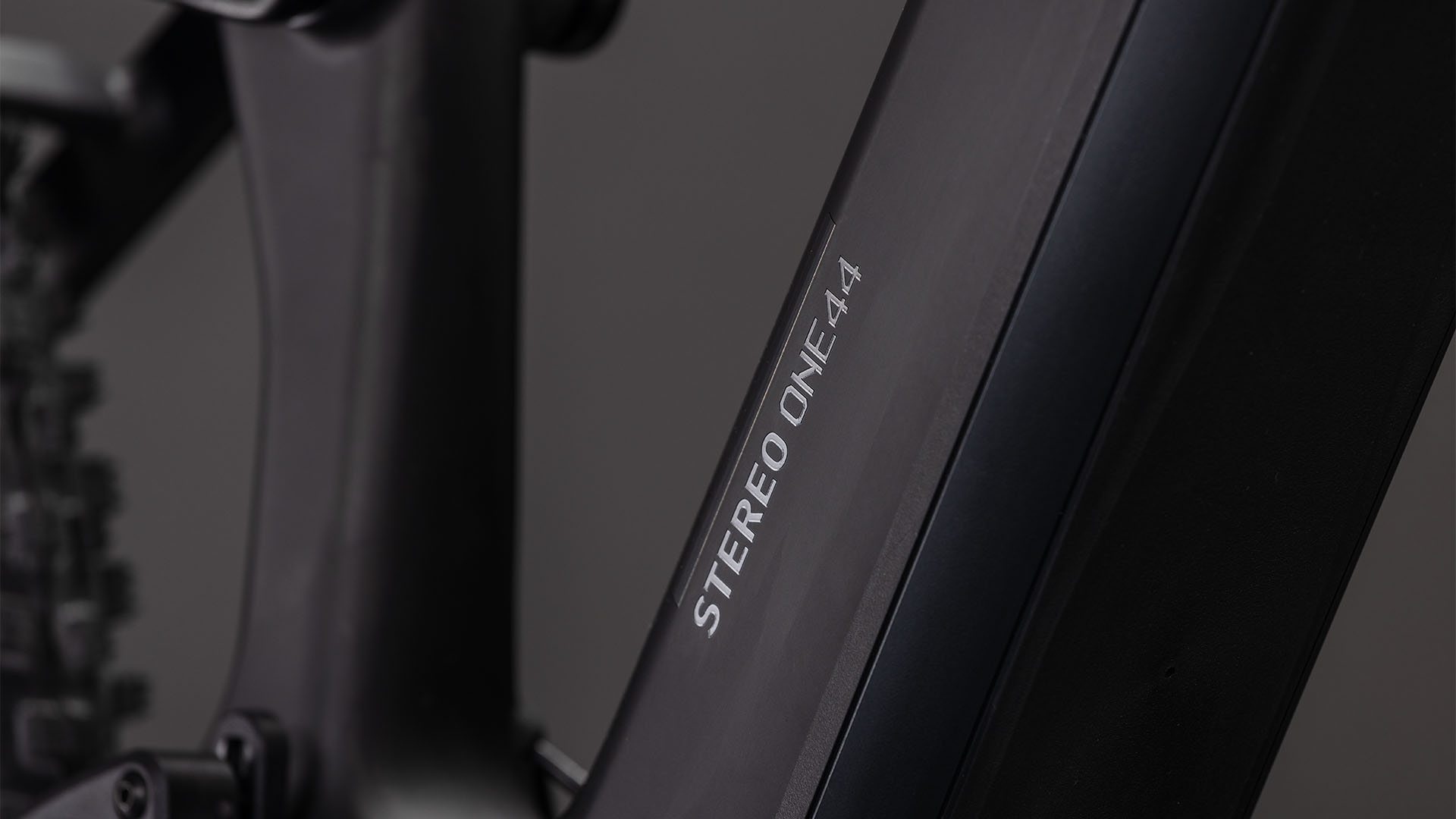 Stereo Hybrid ONE44 HPC Race 800 blackline
