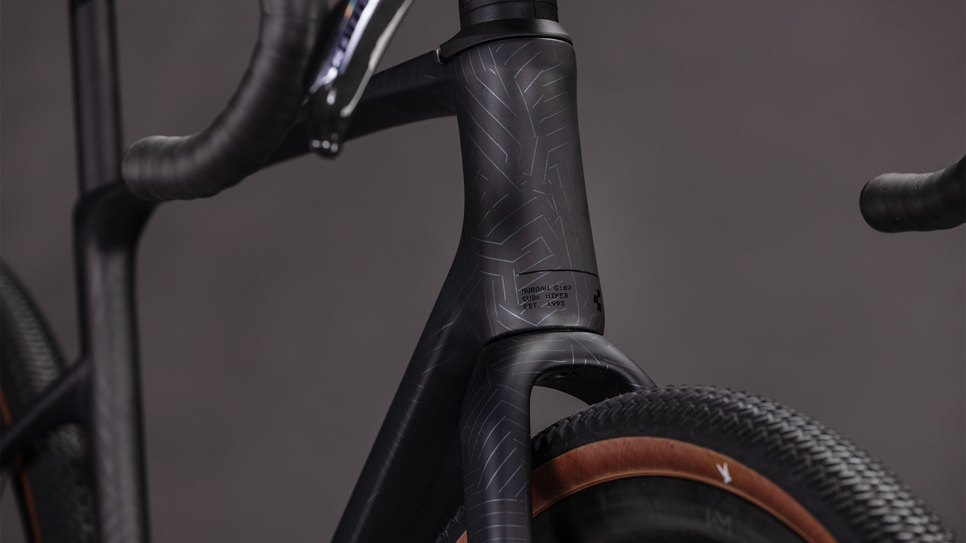 Nuroad C:62 EXC carbon´n´crisscross