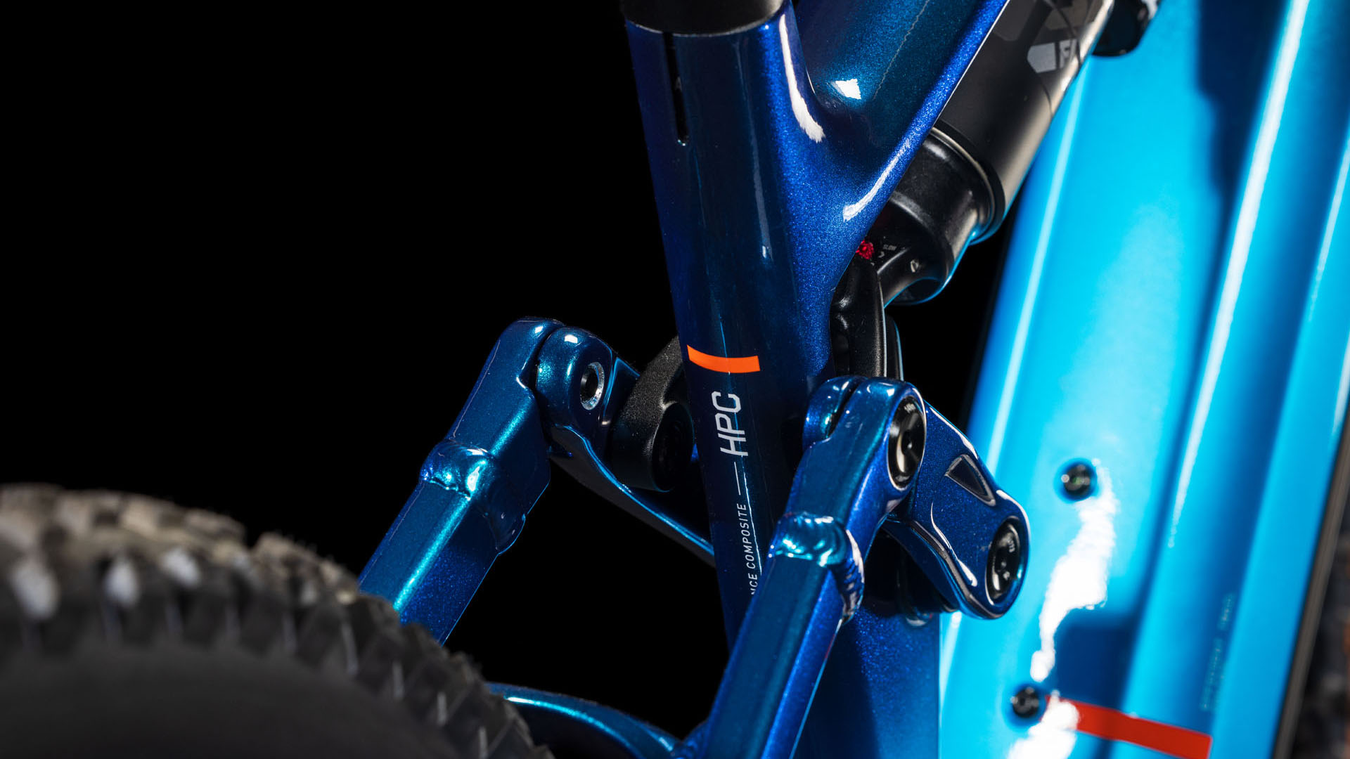 Stereo Hybrid ONE77 HPC AT 800 actionteam