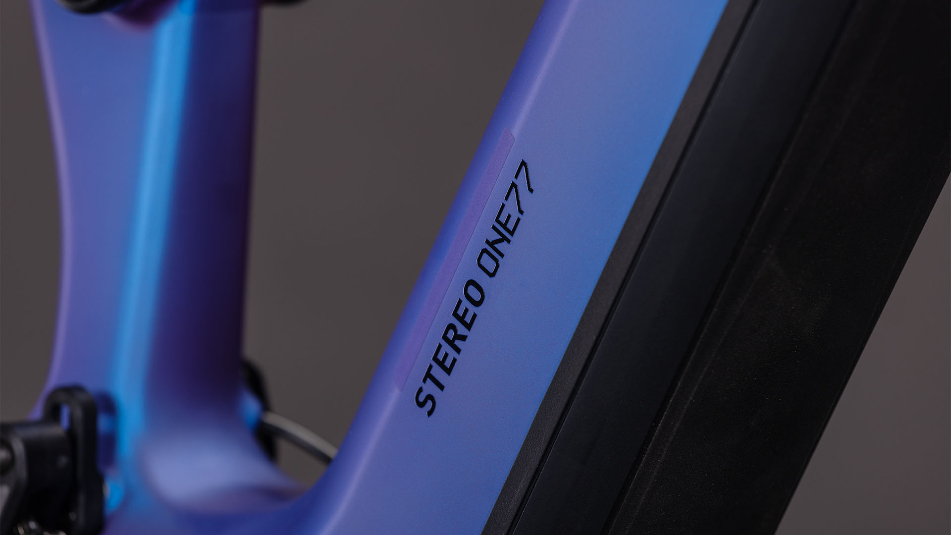 Stereo Hybrid ONE77 HPC SLX 800 blueiris´n´black