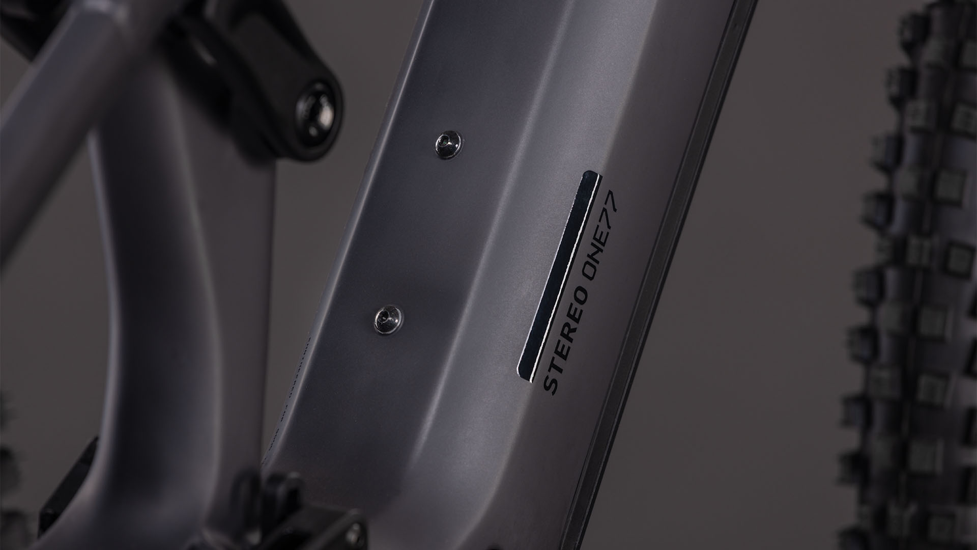 Stereo Hybrid ONE77 HPC Race 800 irongrey´n´black