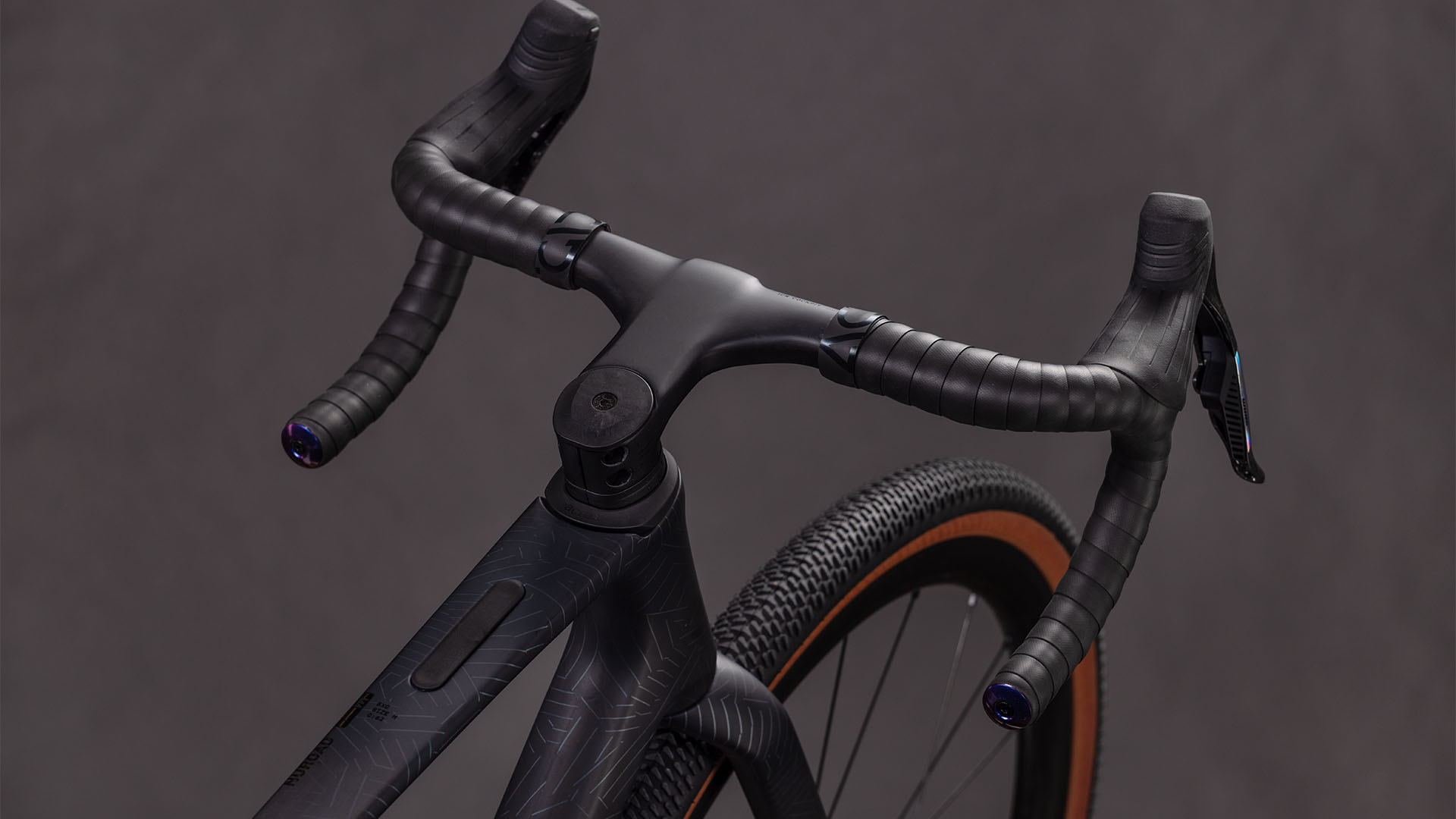 Nuroad C:62 EXC carbon´n´crisscross