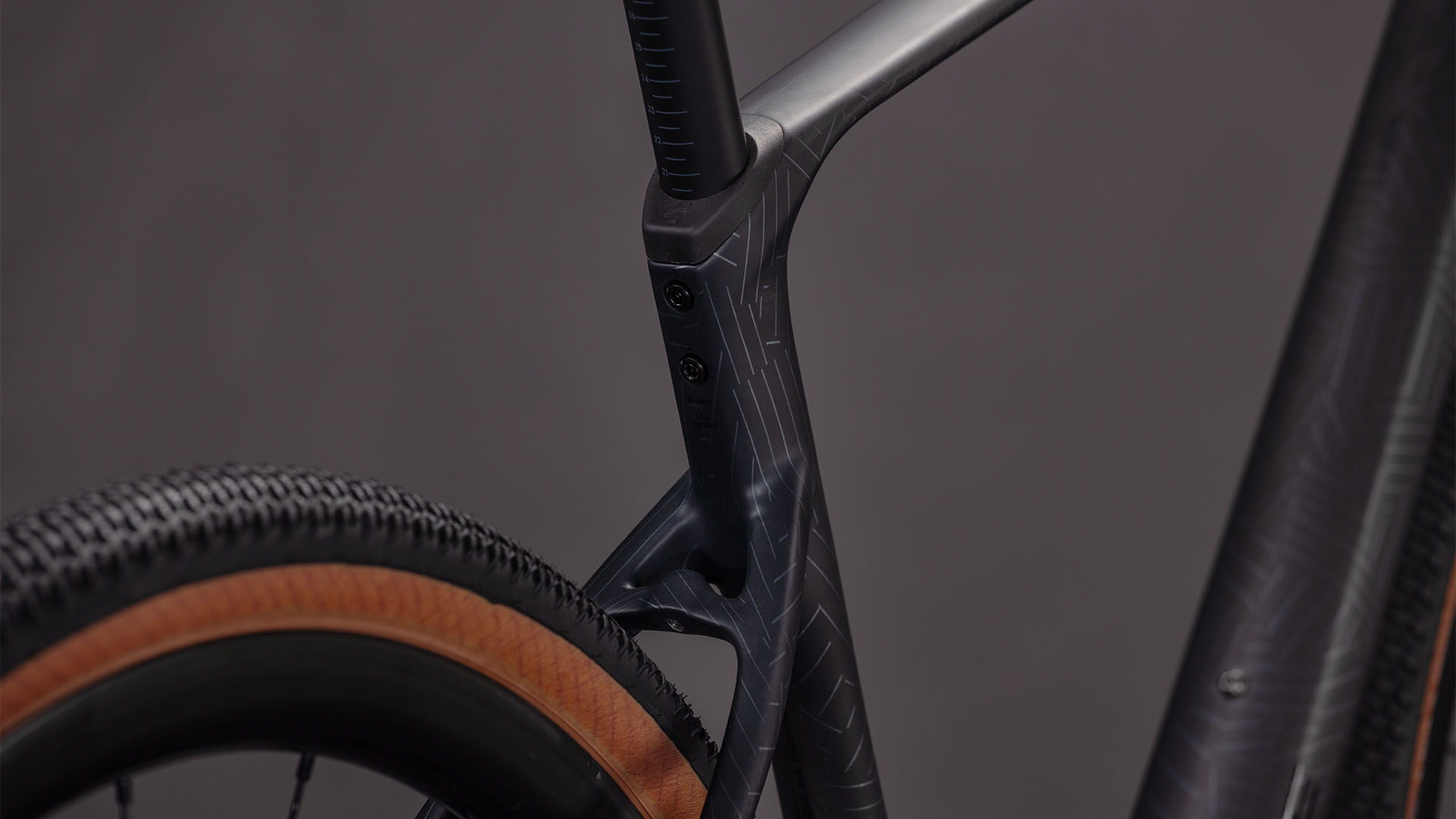 Nuroad C:62 EXC carbon´n´crisscross