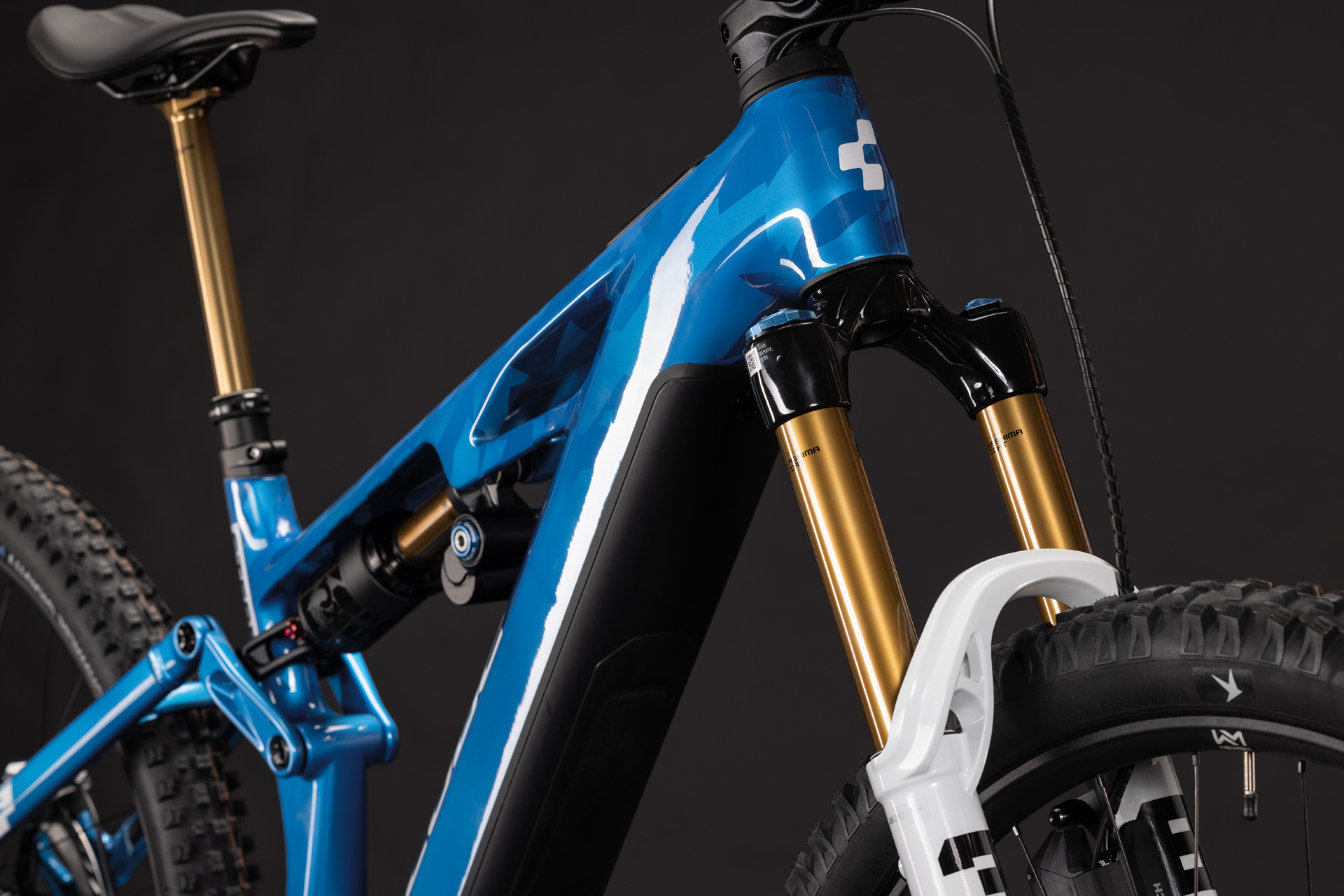 Stereo Hybrid ONE77 HPC AT 800 actionteam