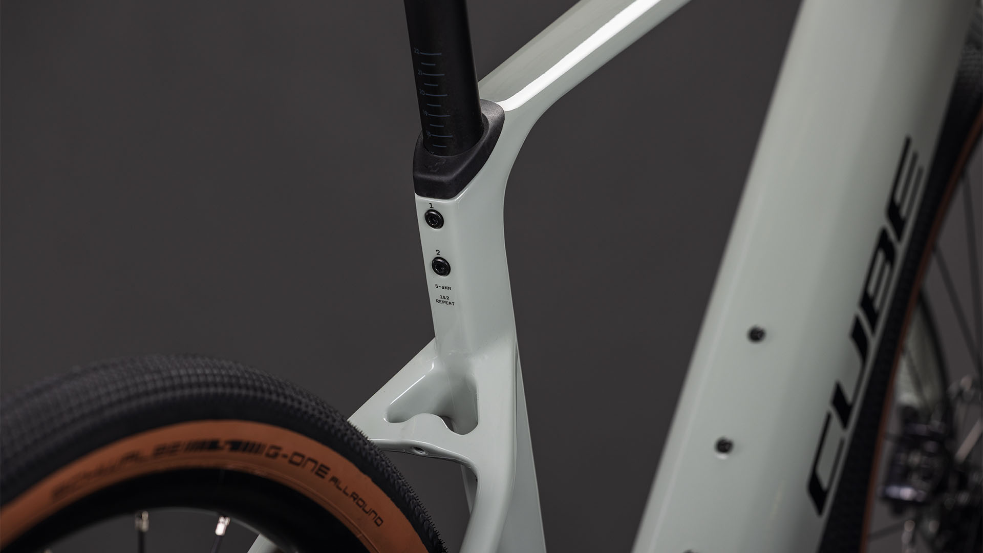 Nuroad Hybrid C:62 Race 400X reedbeige´n´black