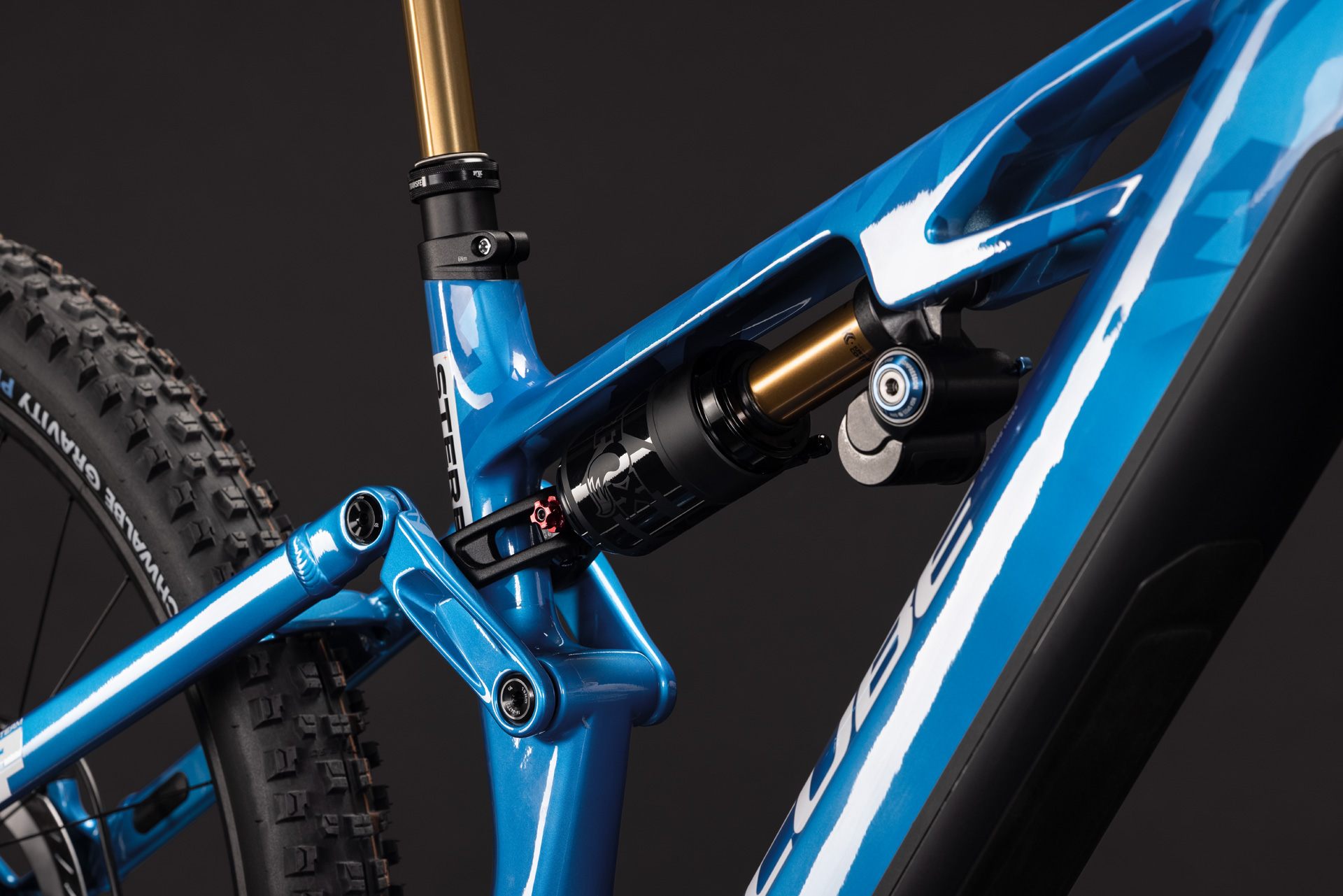 Stereo Hybrid ONE77 HPC AT 800 actionteam