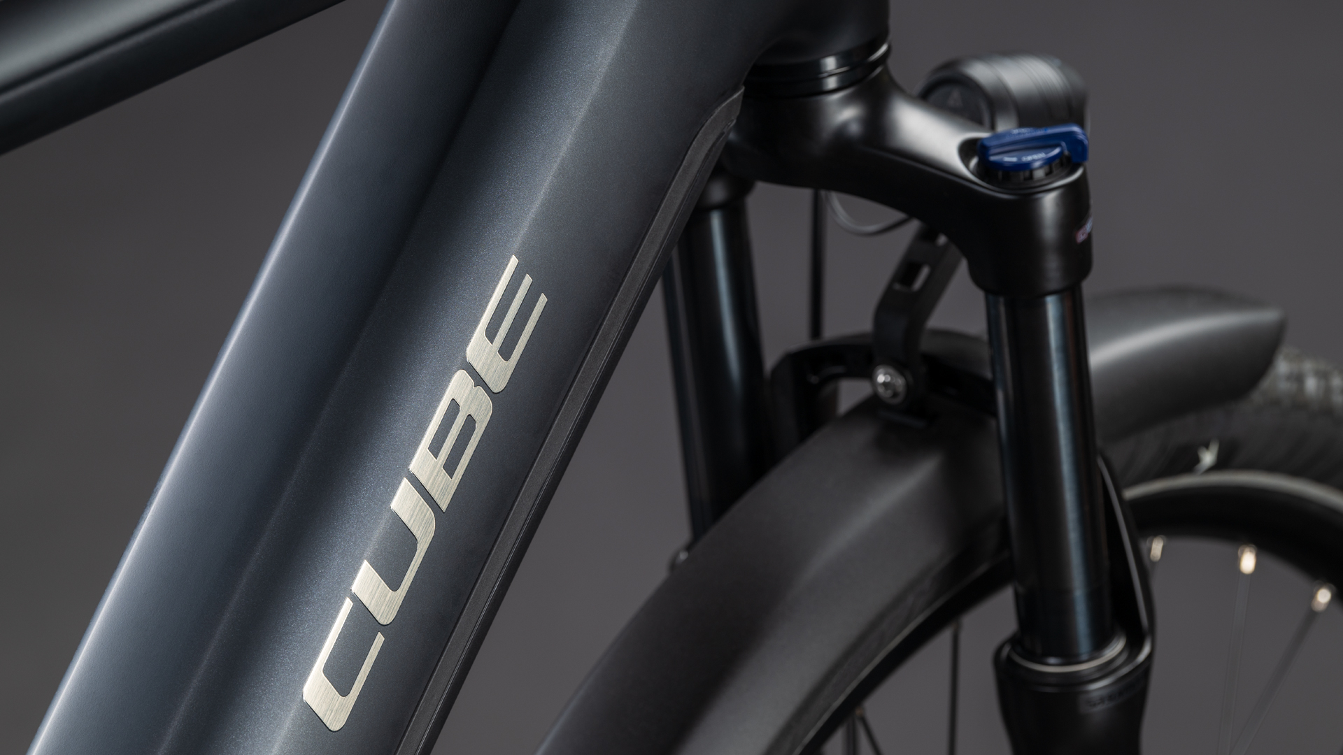 Touring Hybrid ONE 600 coal´n´chrome Touring Hybrid ONE 600 coal´n´chrome