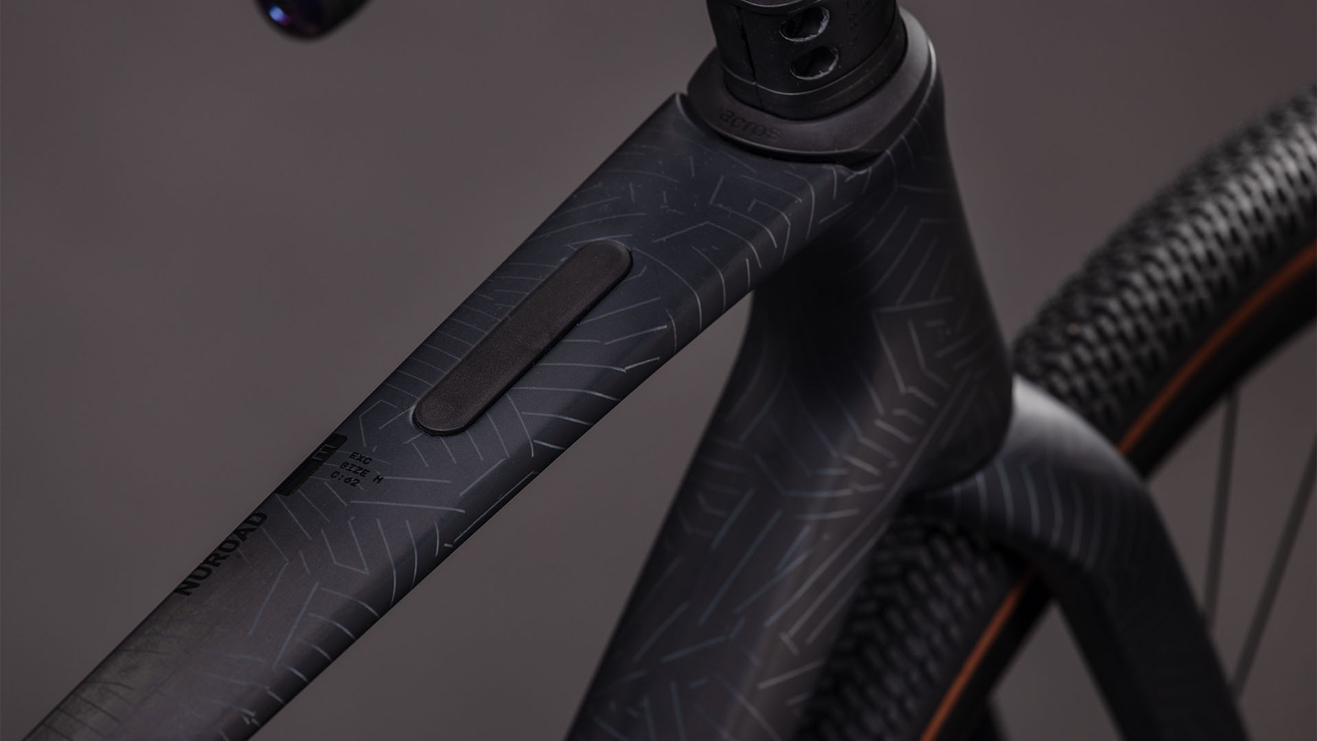 Nuroad C:62 EXC carbon´n´crisscross