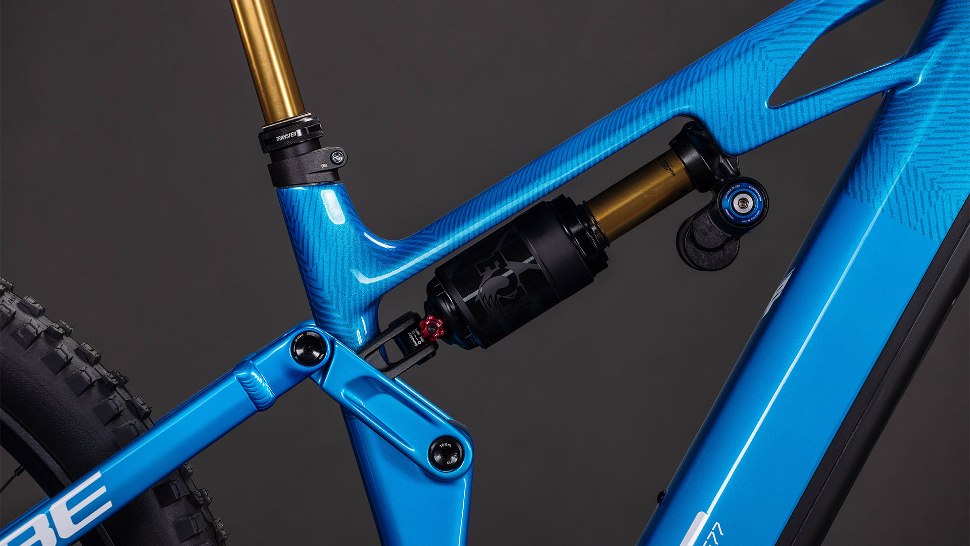 Stereo Hybrid ONE77 HPC AT 800 actionteam