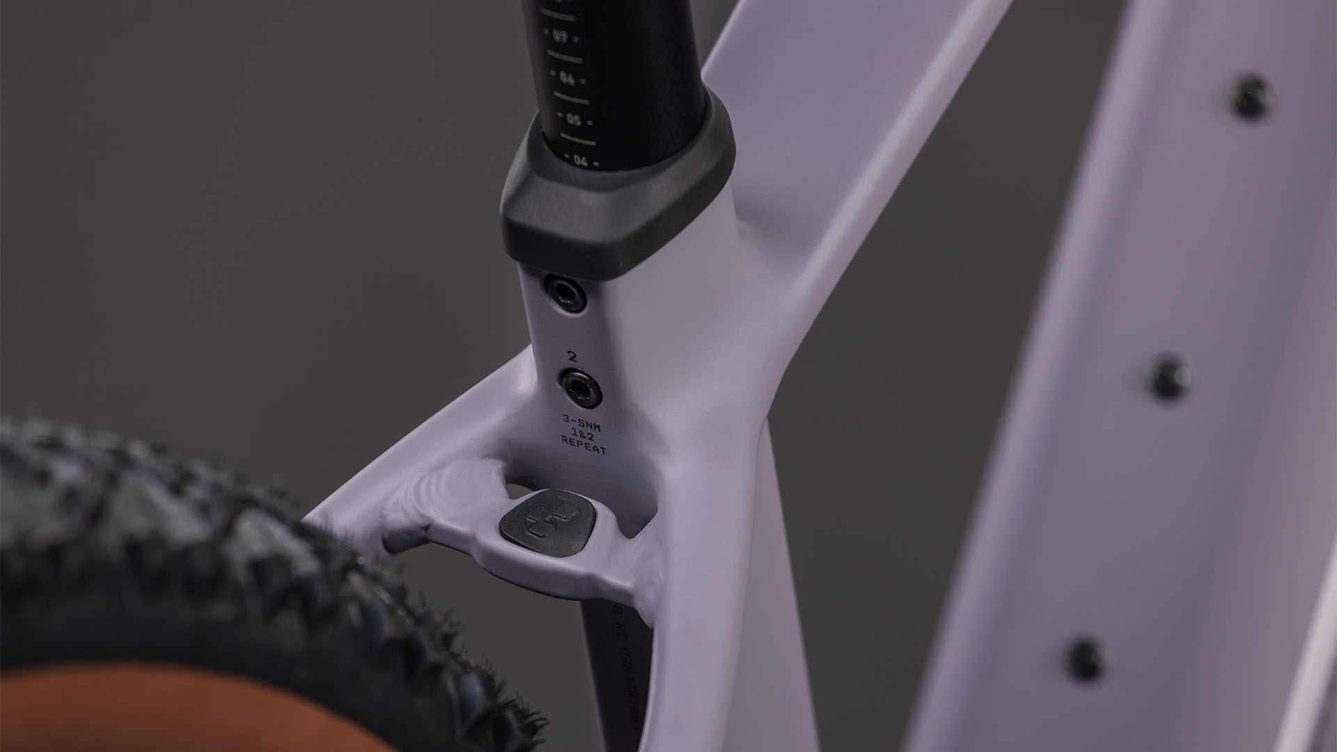 Reaction Hybrid Performance 600 plumgrey´n´black